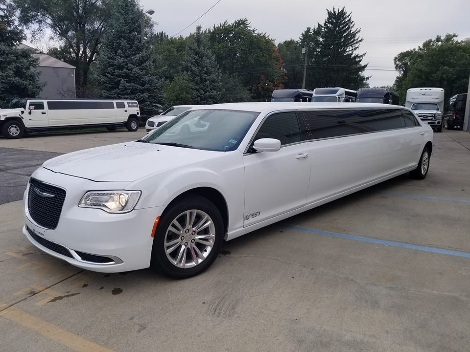 10 Passenger Chrysler 300 Stretch Limo Aadvanced Limousines