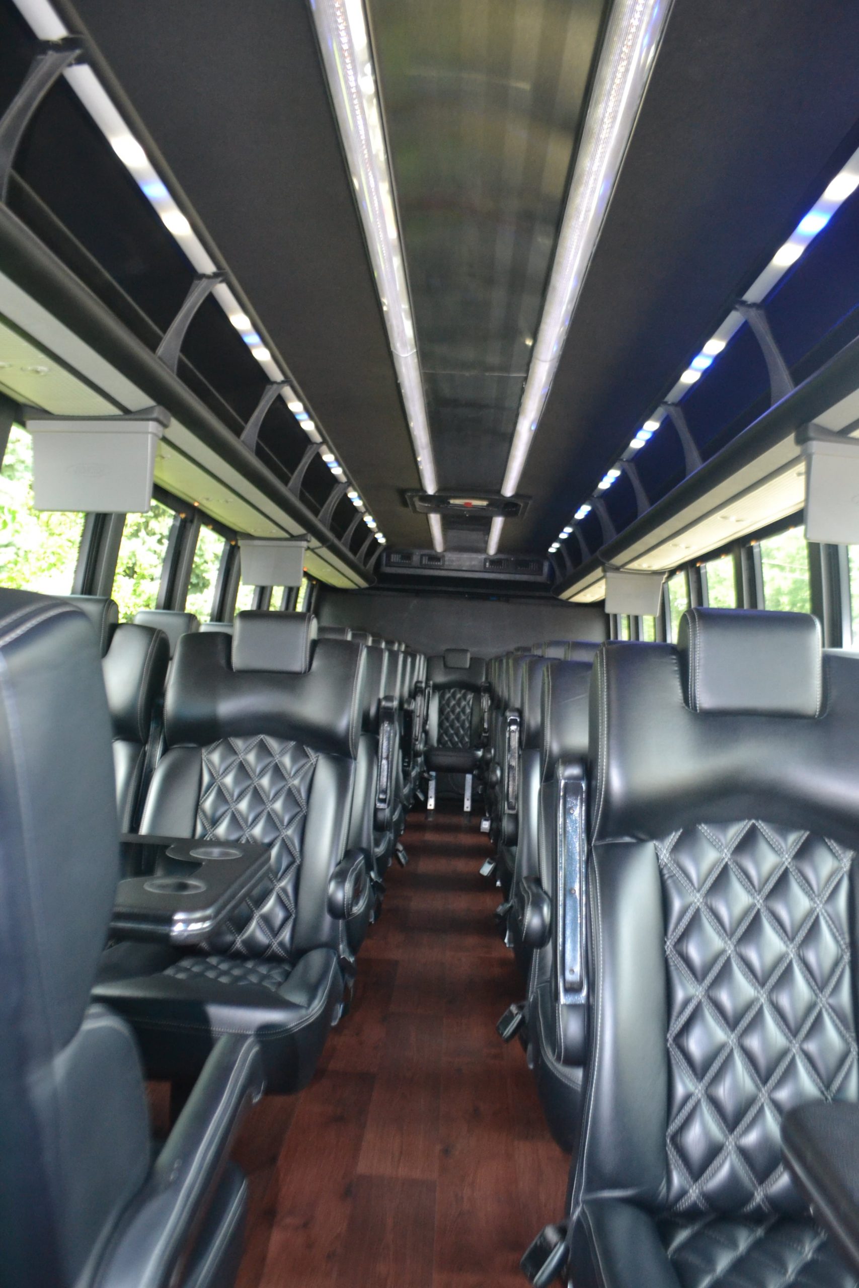 #1 Indianapolis Charter Bus & Shuttle Service - Aadvanced Limousines